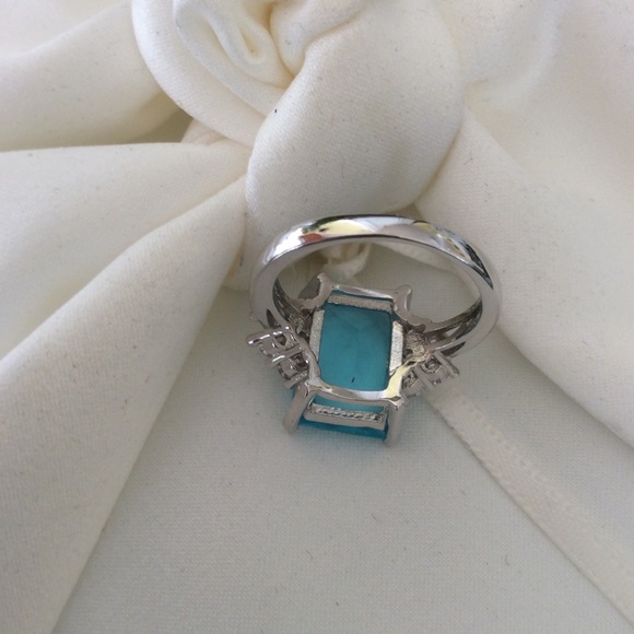 Sterling Silver London Blue Topaz Ring 925 - Picture 7 of 8